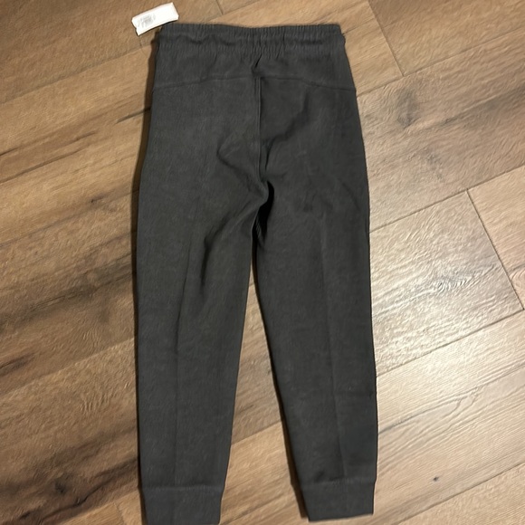 Old Navy Dynamic Fleece 4-Way-Stretch Joggers For Boys Gray Size S (6-7) NWT - Picture 4 of 5